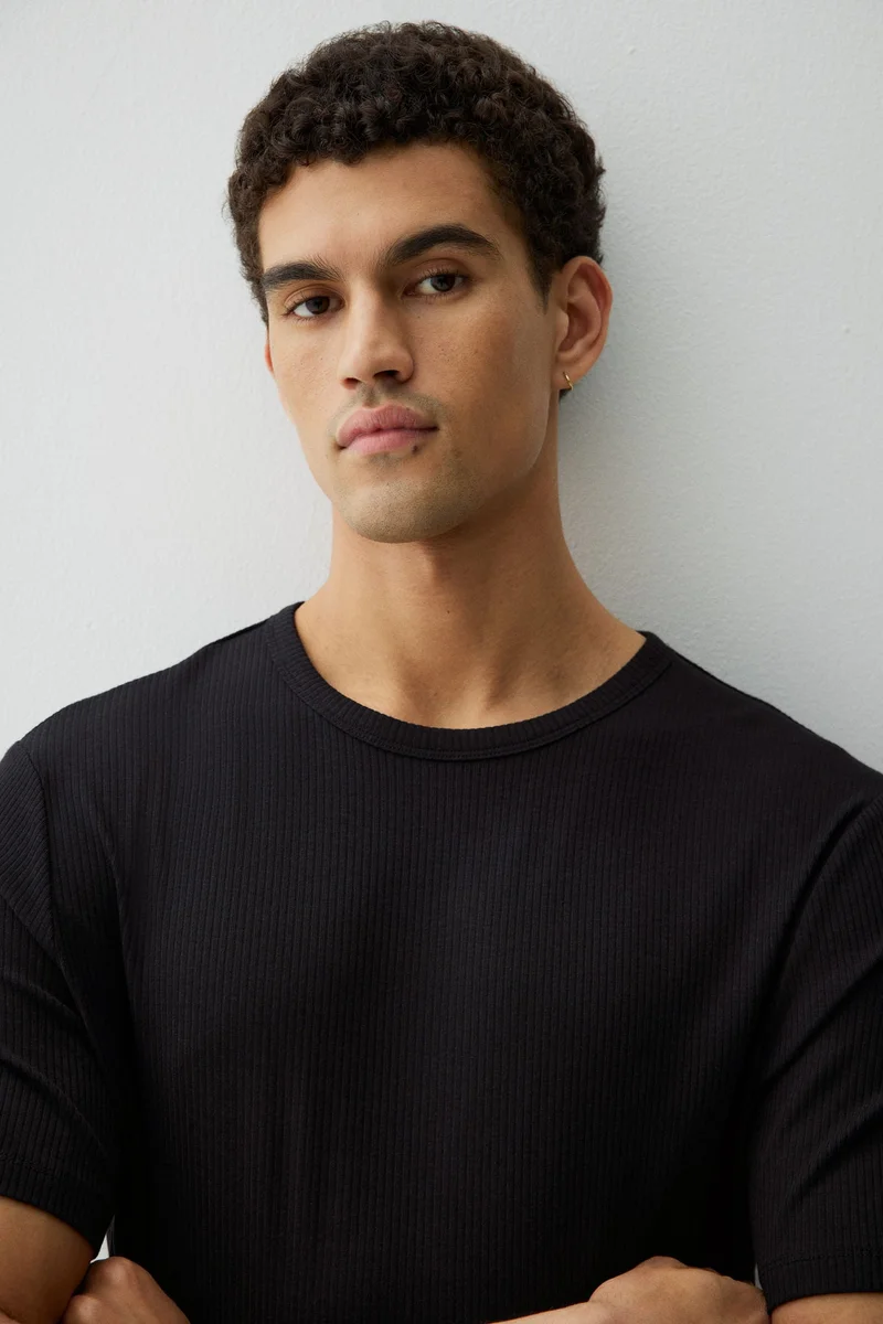 اتش اند ام تي-شيرت مرن بقصّة سلِم